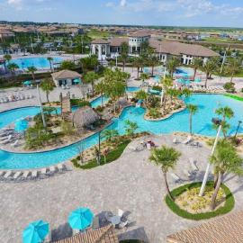 Luxury 3 Bedroom 2 bath Condo Home 241, hotel in Kissimmee