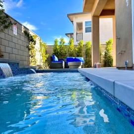 Brand New Palm Springs Luxury home, Heated Pool, Fire pit, Near Downtown, hotel in Palm Springs