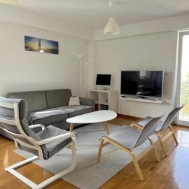 Lovely modern 1-bedroom with balcony