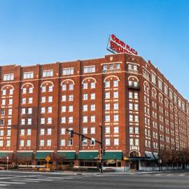 Drury Plaza Hotel Broadview Wichita，威奇托的飯店