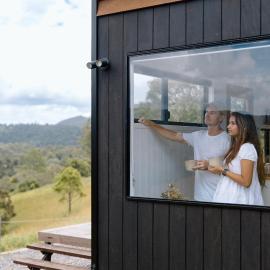 Brand New Tranquil Tiny Home On 60 Acres Near Kennilworth Feed Friendly Cows, Spectacular Views، فندق في Obi Obi