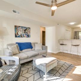 15 Mi to Greensboro: Archdale Condo w/ Fireplace, hotel u gradu 'Archdale'