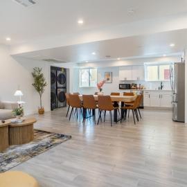 Cozy Urban Retreat near Downtown LA & USC - Private room with shared Living room and kitchen, hotel in Los Angeles