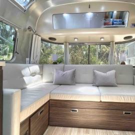 Cozy & Fun Airstream Camper Near Downtown & Beach, hotel v destinácii Savannah