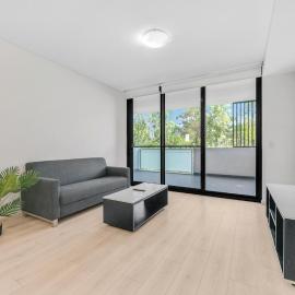 Sunny 2-Bedroom Apartment with Parking in Rouse Hill, hotel in Annangrove