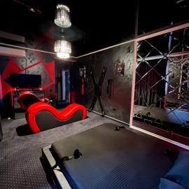 Adult only fantasy room, hotel sa Bucharest