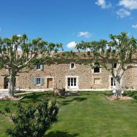 Provencal farm with heated pool in Lamanon near Aix en Provence - 12 people