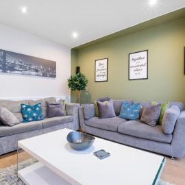 Bright & Spacious 3-Bed, 2-Bath Home in Graylands Close, viešbutis mieste Slau