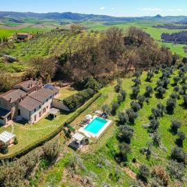 Lovely 6 bed Tuscan Farmhouse, khách sạn ở Villamagna