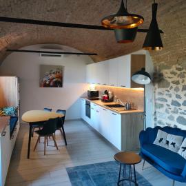 Studio voûté, atypique, хотел в Шамбери