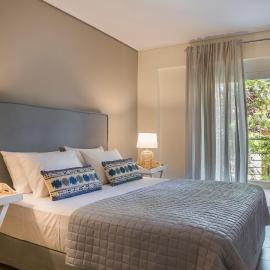 카라보밀로스에 위치한 호텔 Meliti Waterfront Suites