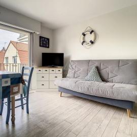 Charmant appartement avec balcon, 1 chambre, parking, à 500m du centre, 1km de la plage