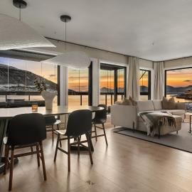 Premium Penthouse Sea & Mountain view Apartments in Tromsø 2-Bathrooms, Free Parking in garage, hotel a Tromsø