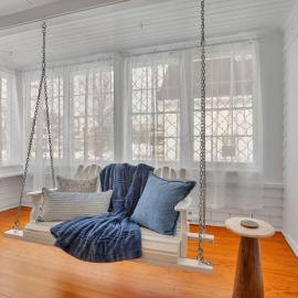 West Hartford Center- Charming New England Apt