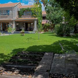 Tuscana Villa Guesthouse、クルーンスタッドのホテル