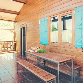 Charming house in Cañamero with shared pool, hotel u gradu Cañamero