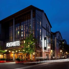 Pentahotel Rostock: Rostock şehrinde bir otel