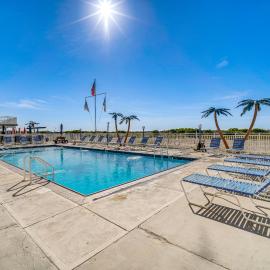 Beachfront Condo in Wildwood Crest w/ Pool Access!, hotel a Wildwood Crest