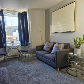 StayZen Apartments - Free Parking & Private Garden Ground Floor Central Woking - Business & Leisure, hotel Wokingban