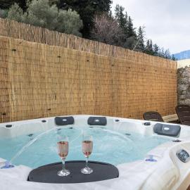 Jacuzzi Villa Nena, hotel i Thérison