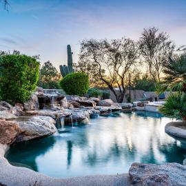 Barwick is a private oasis Practice on the putting green shoot pool and enjoy this city getaway., hotel in Scottsdale