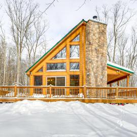 Hike, Ski & Raft: Terra Alta Cabin w/ Large Deck: Terra Alta şehrinde bir otel