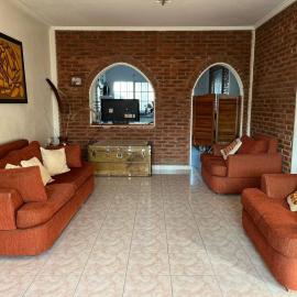 Spacious 3BDR house in Chivilcoy with swimming pool and view, hotelli kohteessa Chivilcoy