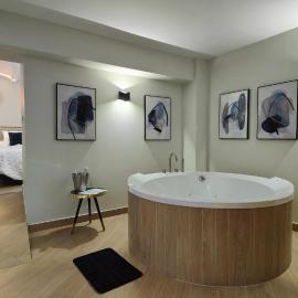 Leather Loft Rural, viešbutis mieste Ubrikė
