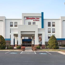 Hampton Inn Waynesboro/Stuarts Draft، فندق في Fishersville