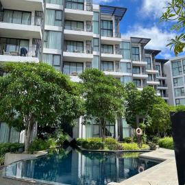 Cassia Residences 1BDR Lake view, хотел в Laguna Phuket
