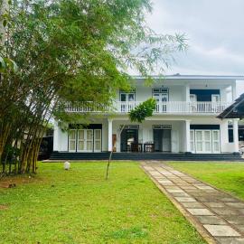 Silver Lake Villa & Boat Safari, Hotel in Balapitiya