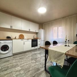 La Căsă, hotel v destinaci Vulcan