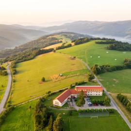Hotel Kopanice, hotelli kohteessa Žitková