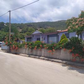 studios ARTEMIS GARDEN, hotel in Fília