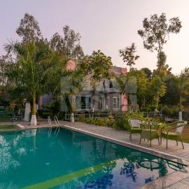 Corbett Calling with Projector Set-Up by StayVista, hotel u gradu Ramnagar