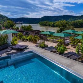 Gartenhotel & Weingut Pfeffel Dürnstein, готель у місті Дюрнштайн