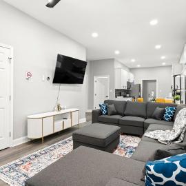 Atlanta Modern Escape Prime Location & Spacious Living sleeps 14