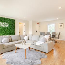 Luxury 2BR Oceanfront Condo with Rooftop Patio, 2 Minute Walk to the Beach!, hotell sihtkohas Holmes Beach