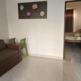 Beach Paradise - Stylish 2BHK Duplex with Pool Views & All Comforts, hotel a Marakkānam