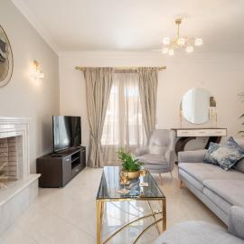 Irene Luxury Villa, hotel in Metaxáta