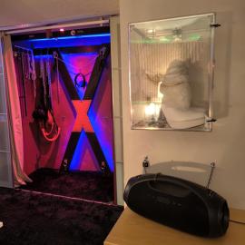 Love-room Discret 40 m2 Bormes les mimosas village avec Terrasse, hotel in Bormes-les-Mimosas