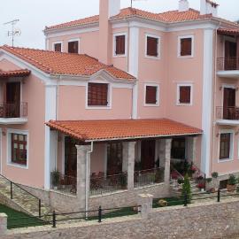 Zaggou Apartments، فندق في أمفيكليا