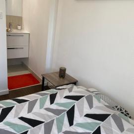 Superbe Chambre ParentaleDouche Privée et WC Privés, Wifi, Cuisine Intégrée, hotel in Vandoeuvre-lès-Nancy