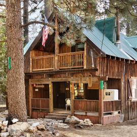 Viesnīca The Knotty Cabin in Kings Canyon National Park pilsētā Wilsonia