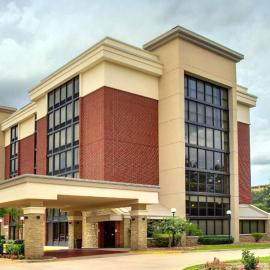 Heritage Inn & Suites The Woodlands, Trademark by Wyndham, hotel in The Woodlands