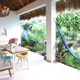 로 데 마르코스에 위치한 호텔 Casa Clara 2 bedrooms and 2 kitchens with a Large Flowery Garden
