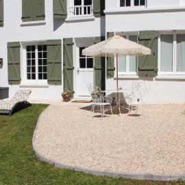 Logement de charme & accès boutique brocante