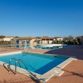 Bastidon Provençal - Avec piscine partagée, hotel u gradu Obinjan