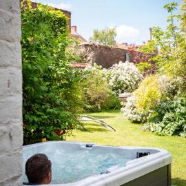 Maison du jardin botanique 7 min centre et Gare Accueil Vélos, khách sạn ở Tourcoing