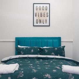 4-bed - Sleeps 8- Free Parking - Pet Friendly